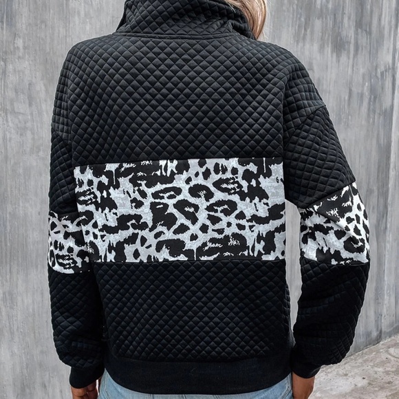 Leopard Print Oversized Color Block Sweater Top - Picture 3 of 3